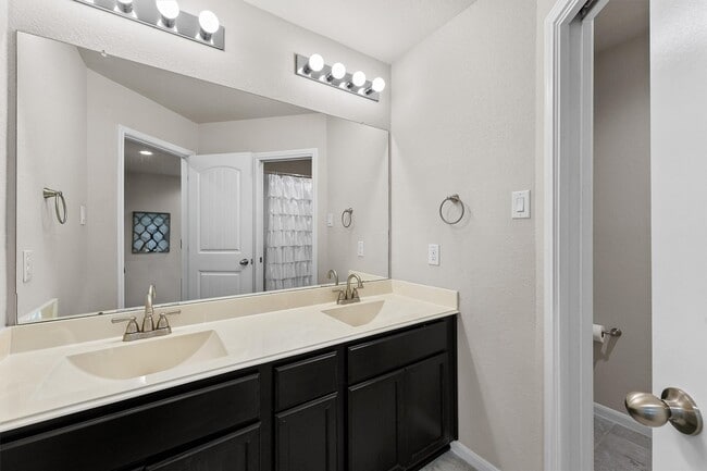 Building Photo - 12410 Lake Portal Dr