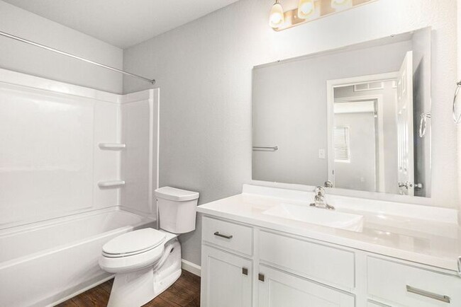 Building Photo - 109 Iris Ct