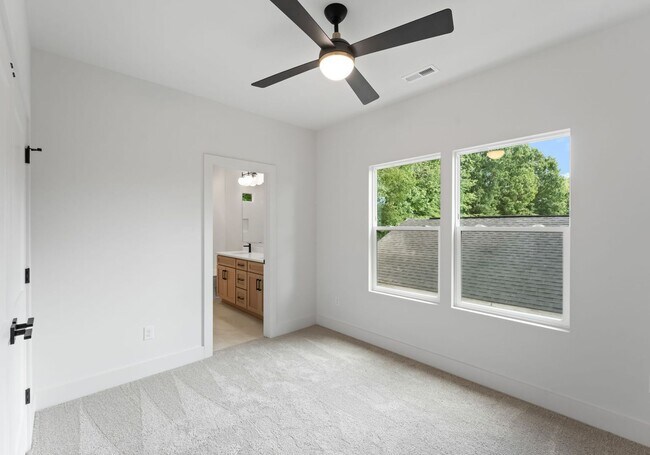 Building Photo - 2417 Pruitt St