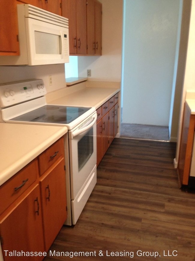 Building Photo - 1329 Airport Dr