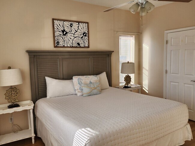 Building Photo - Palm Cove