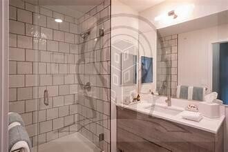 Building Photo - 0 bedroom in CHICAGO IL 60610