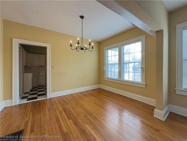 Building Photo - 2384 Lakeview Dr