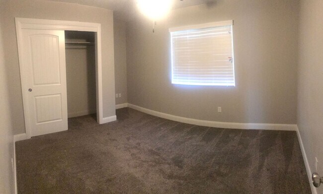 Building Photo - 2520 Blackhawk Dr