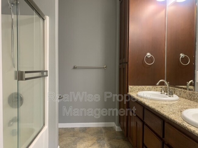 Building Photo - 1115 Catherine Way