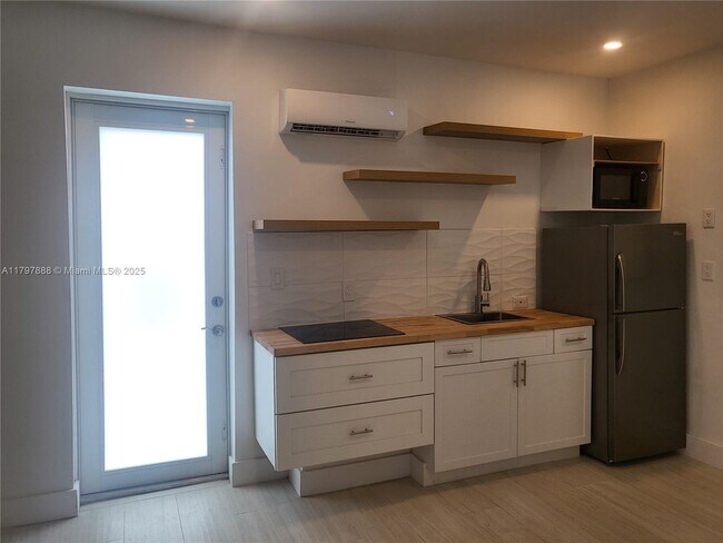 Building Photo - 5512 SW 57th Pl
