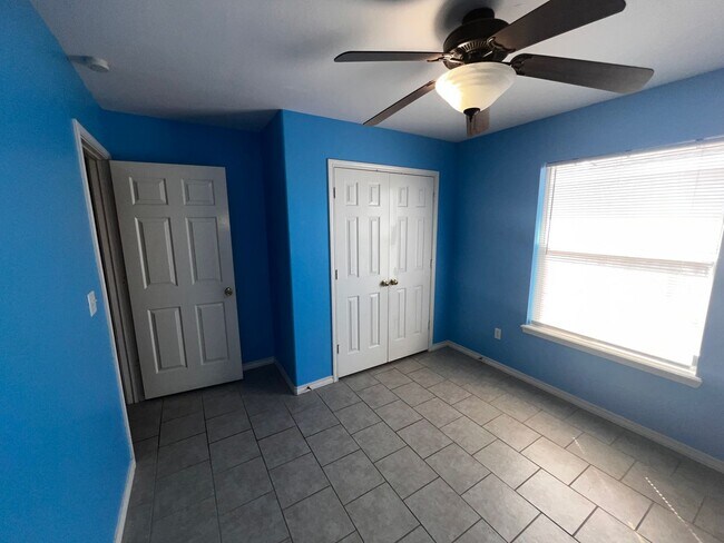 Building Photo - Nice home on The Island and just 1 mile from the beach, Large Master suite with dual closets