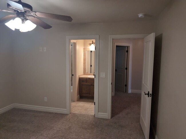 Building Photo - PET FRIENDLY -Spacious 6 Bedroom Home in St. George