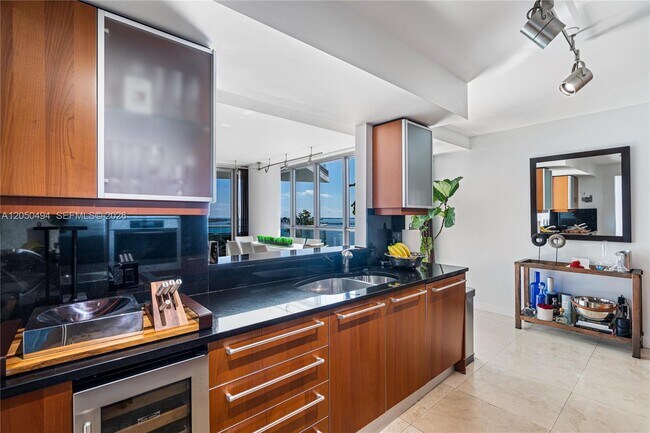 Building Photo - 1331 Brickell Bay Dr