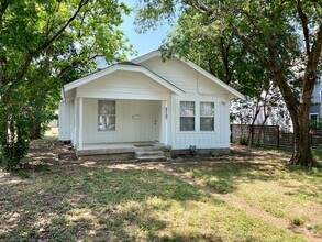 Building Photo - East Austin charmer!