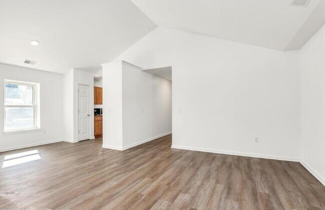Building Photo - 545 Calgary St