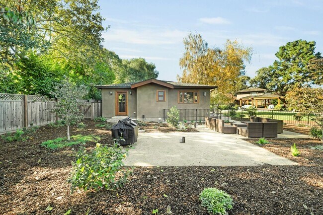 Building Photo - 77 Rebecca Ln
