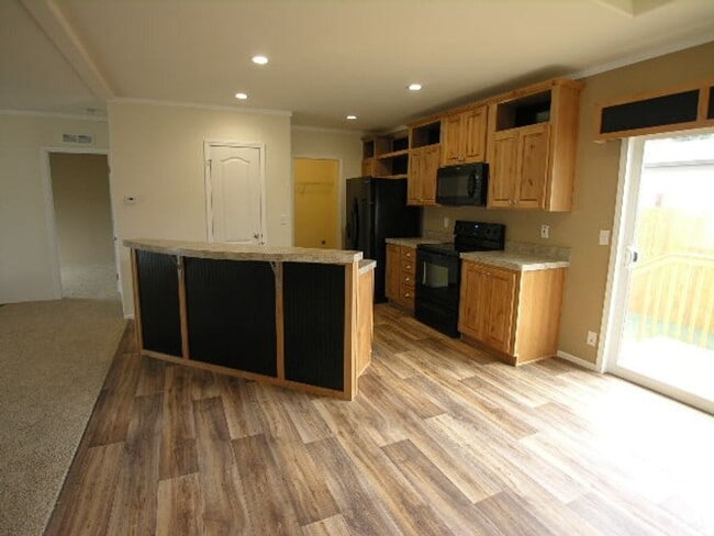 Building Photo - 3bd/2 bath mobile home available 10/10