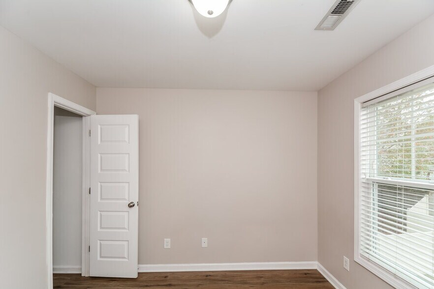 Building Photo - 1218 Braemar Highland Dr