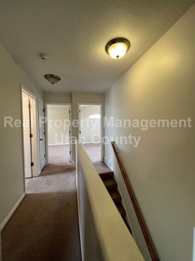 Building Photo - Pet Friendly Home with Fully fenced back yard