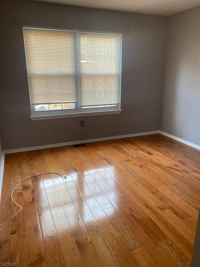 Building Photo - 7 Rutgers Dr