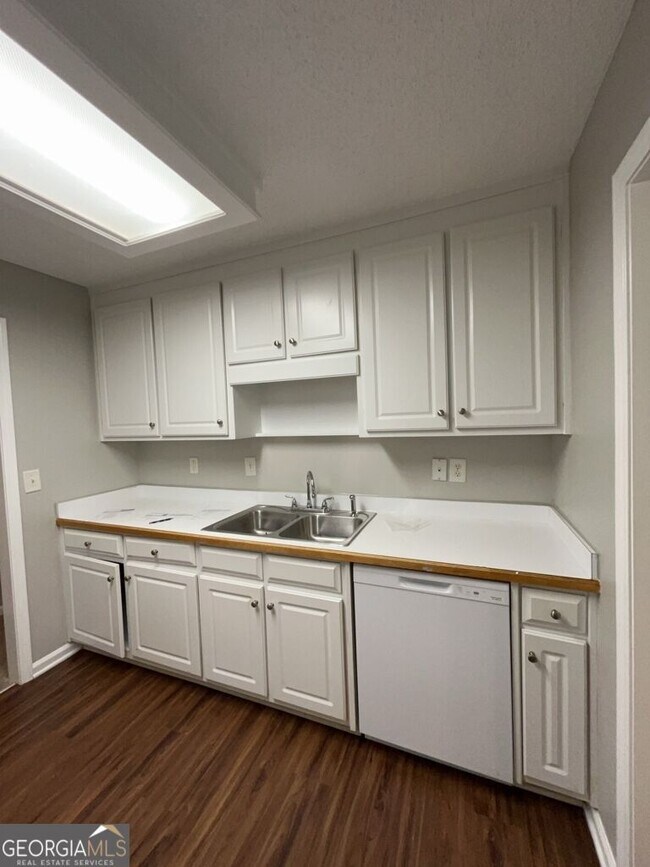 Building Photo - 1302 Manning Way