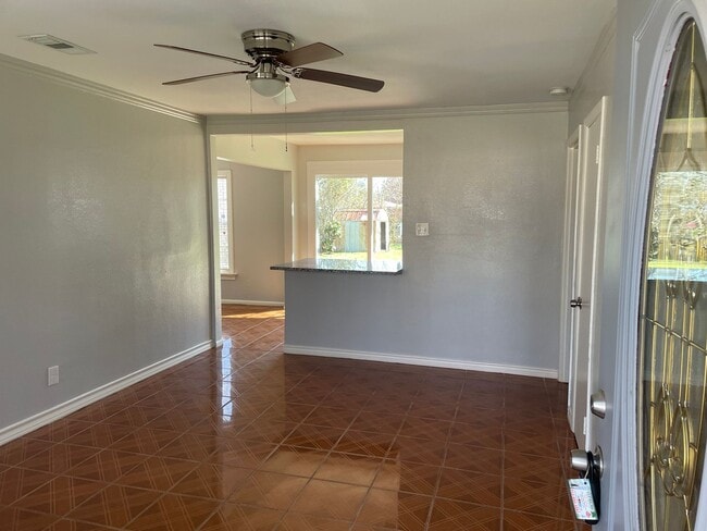 Building Photo - Move in SPECIAL! $995/month