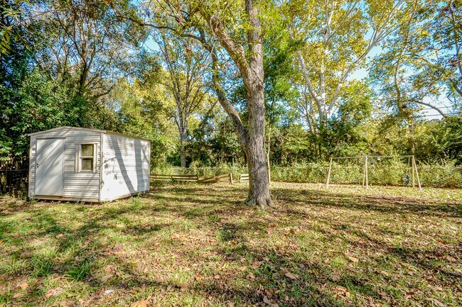 Building Photo - 928 Grenada Dr