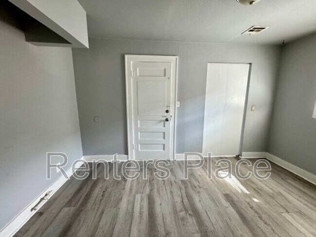 Building Photo - 203 S Jamestown Ave