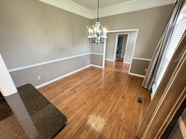 Building Photo - 307 Oak Meadow Ln