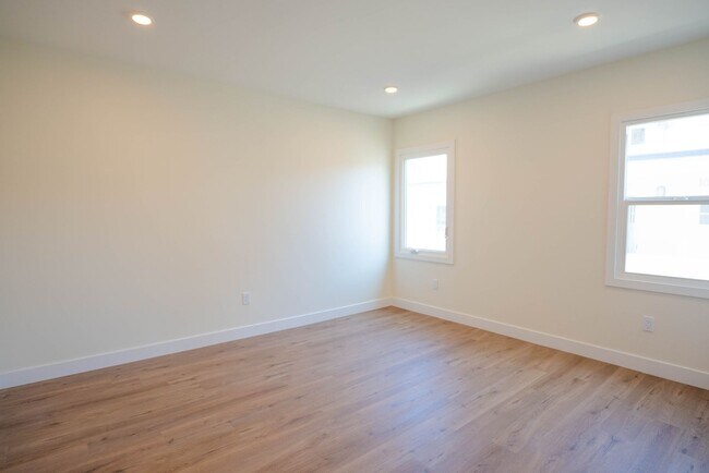 Building Photo - 1038 Westmoreland Ave