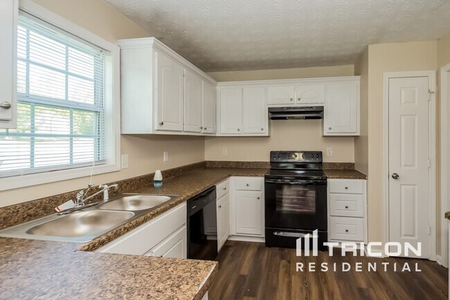 Building Photo - 195 Shadowbrook Dr