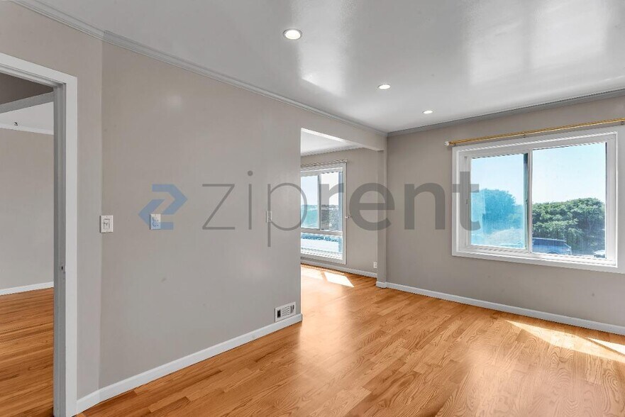 Building Photo - Unit 2466