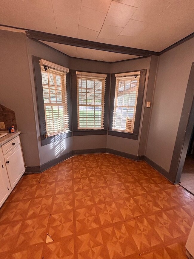 Building Photo - 2 Bedroom, 1 Bath