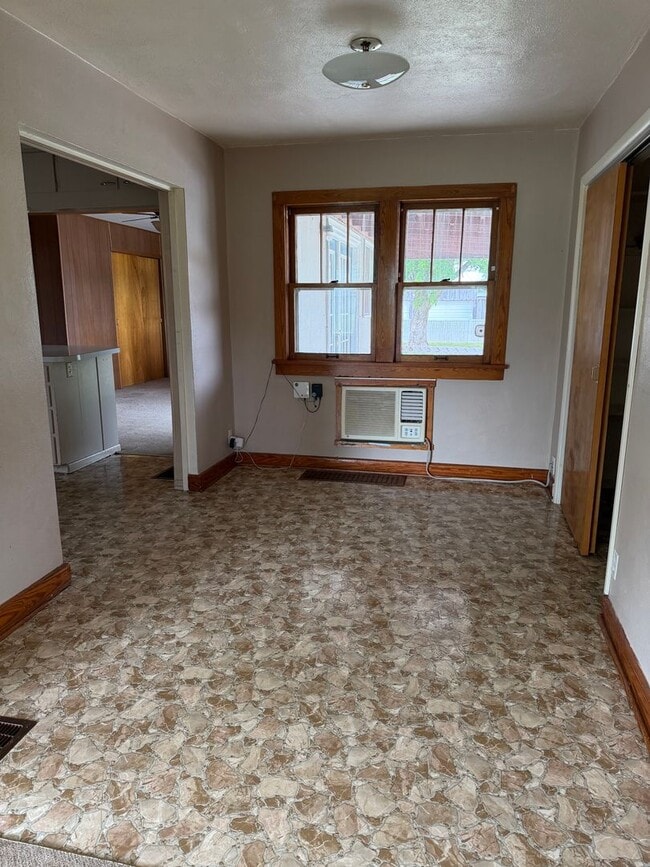 Building Photo - 3 Bed 2 Bath - Cassville