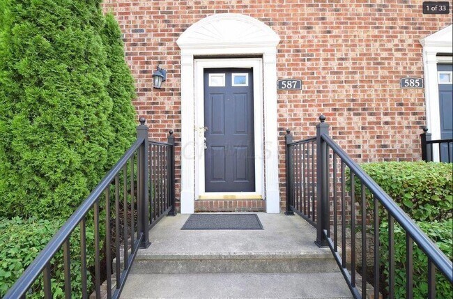 Primary Photo - 587 Lazelle Rd