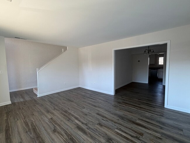 Building Photo - 114 Harvest Dr