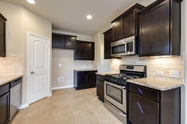 Building Photo - 621 Carly Ann Ln