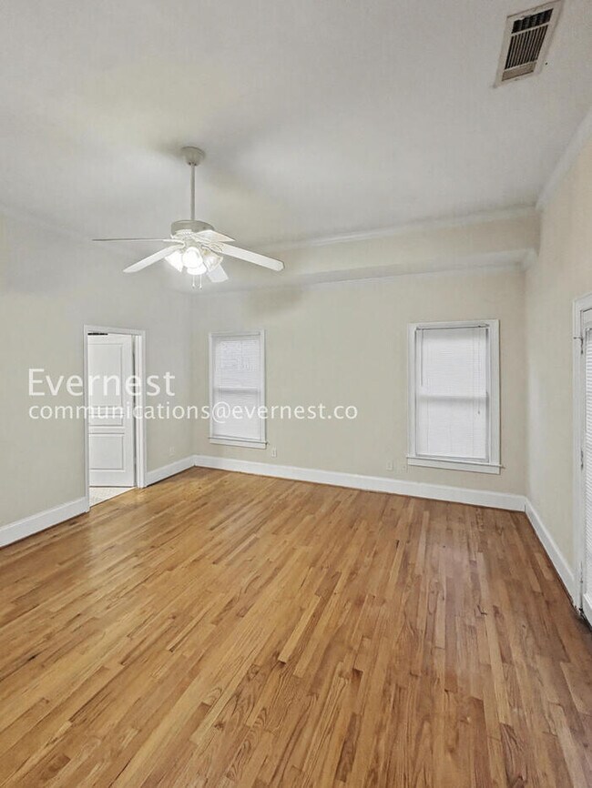 Building Photo - 3 Bed/2 Bath House/ Available Now!