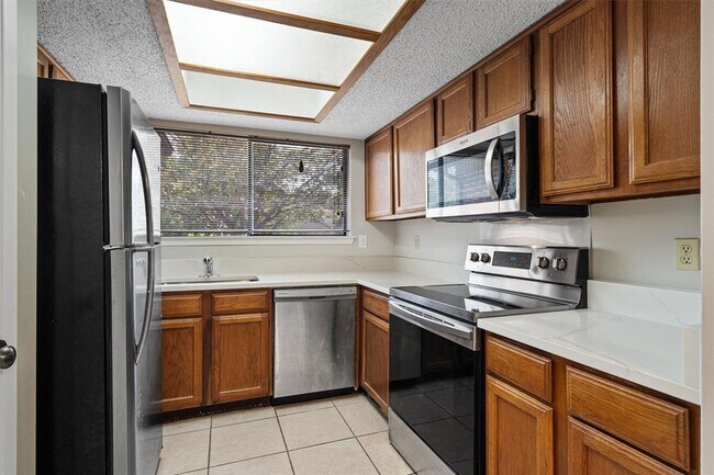 Building Photo - 13357 Water Oak Ln