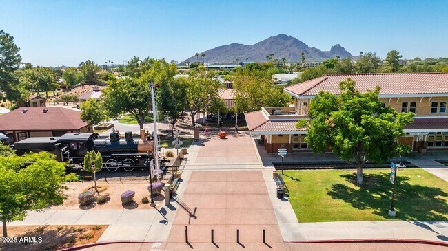 Building Photo - 7027 N Scottsdale Rd
