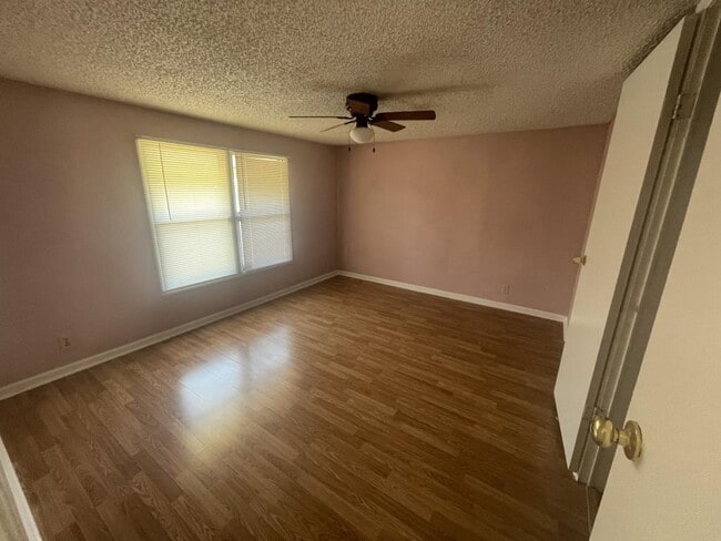 Building Photo - 247 Produce Dr