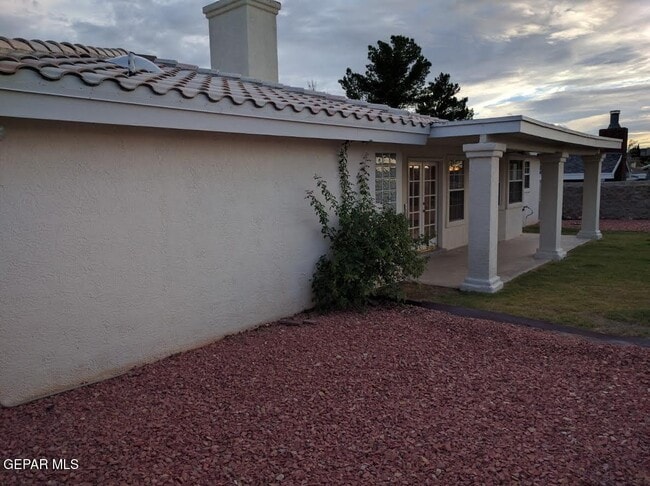 Building Photo - 7417 Mission Viejo Dr