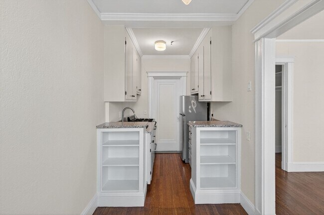 Building Photo - 118 Riverway St