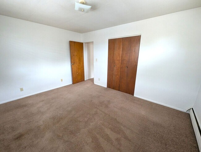 Building Photo - 2020 Pillsbury Ave