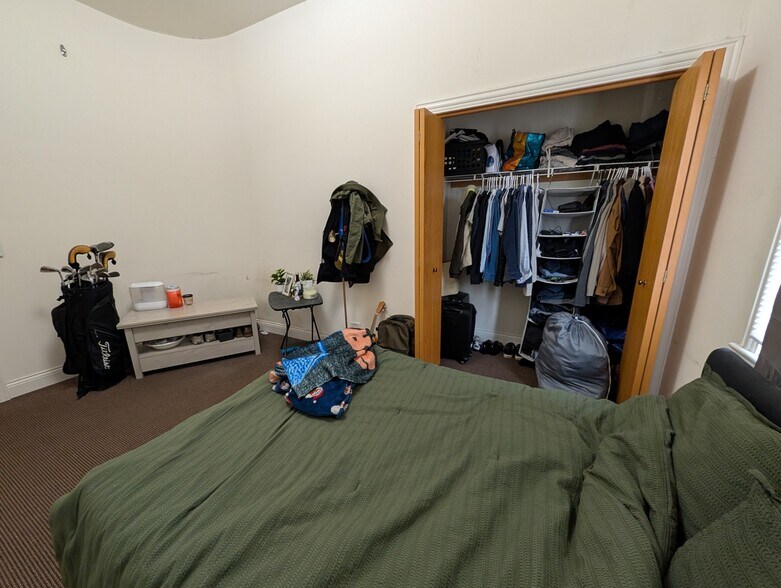 Building Photo - 1655 W Wrightwood Ave