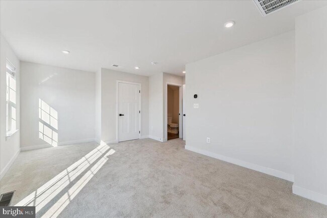 Building Photo - 14032 Sunrise Valley Dr