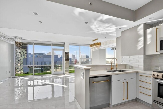 Building Photo - 321 Tenth Ave