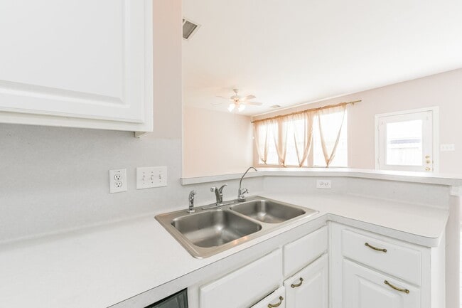 Building Photo - 6326 Veranda Green Trail