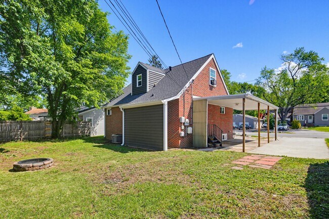Building Photo - 619 Old Stage Rd