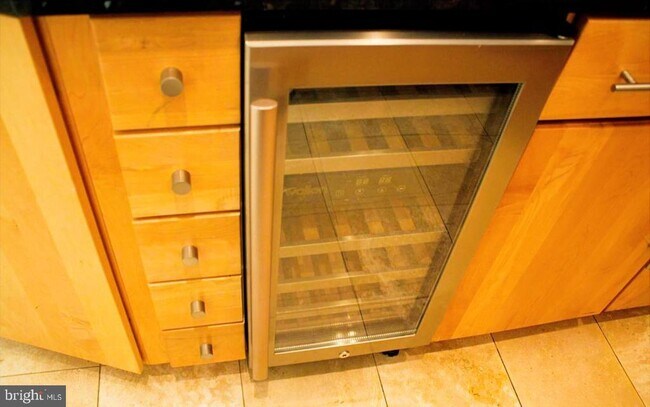 Building Photo - 1530 Key Blvd