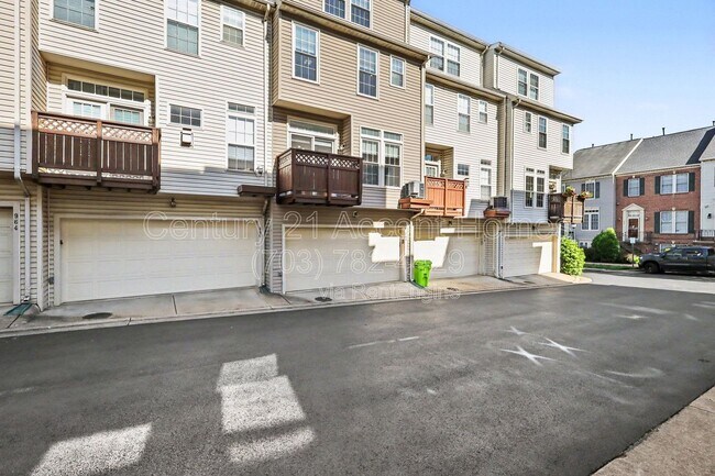 Building Photo - 968 Harrison Cir