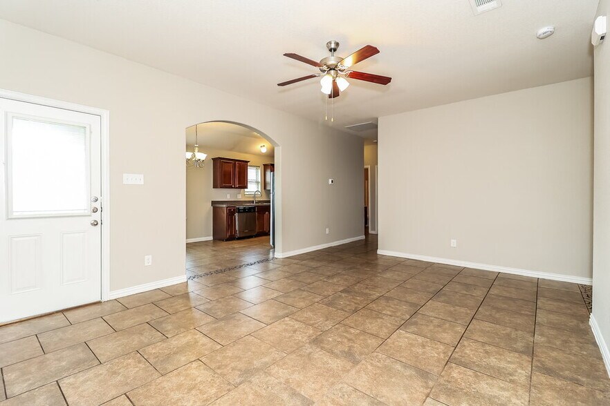 Building Photo - 7617 Hollow Forest Dr