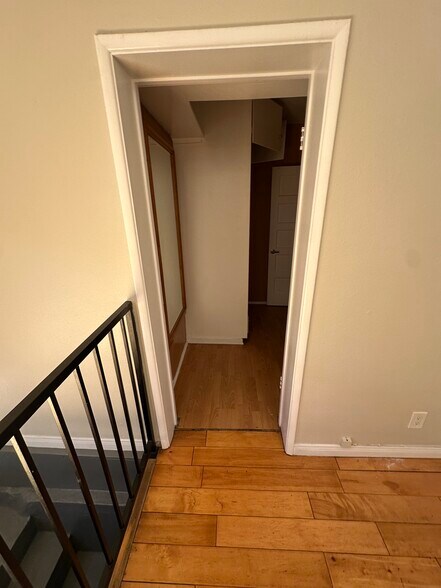 Building Photo - 904 N Normandie Ave