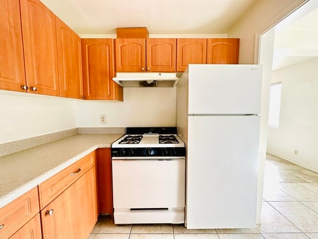 Building Photo - Rare Find 2/1 House IN DESIRED CENTRAL ARE...